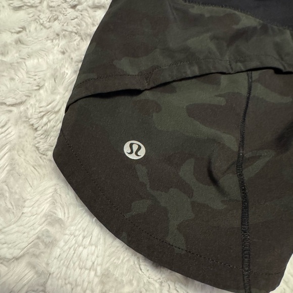 Lululemon shortie shorts green camo - Picture 4 of 6